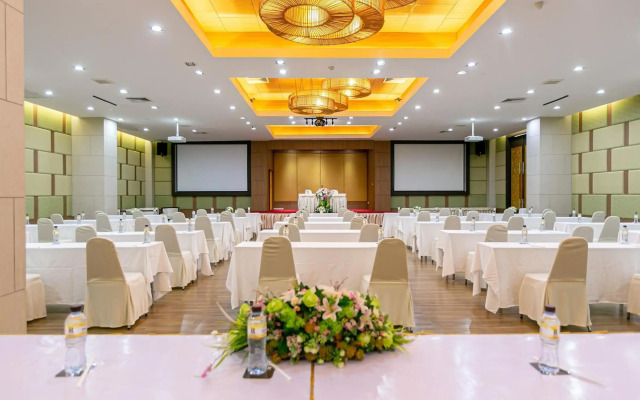 Grand Ratchapruek Hotel