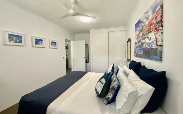 Cairns Beach Resort – Guest Rooms – Cairns