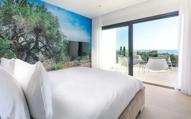 Luxury villa 360 - private heated pool