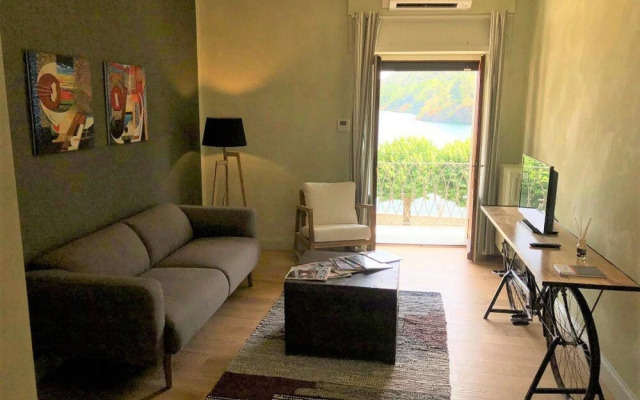 Carola A Tastefully Furnished Apartment Lakefront