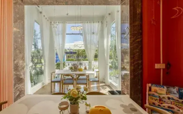 Holiday Kangaroo Homestay (Beihai Silver Beach Branch)