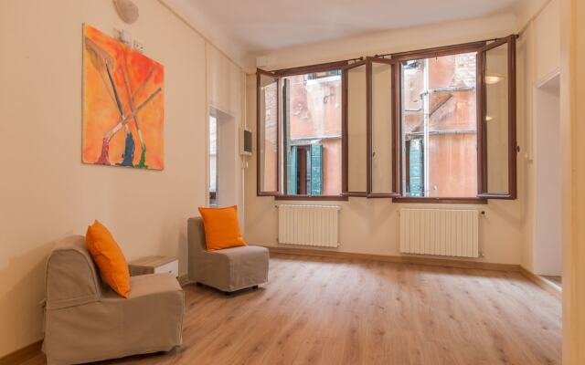 Family Colours near Rialto Mercato