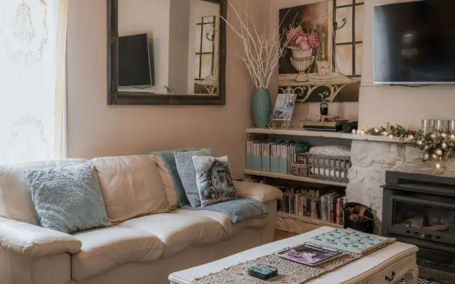 Azalea Cedar-Rose Villa