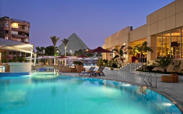 Le Meridien Pyramids Hotel & Spa