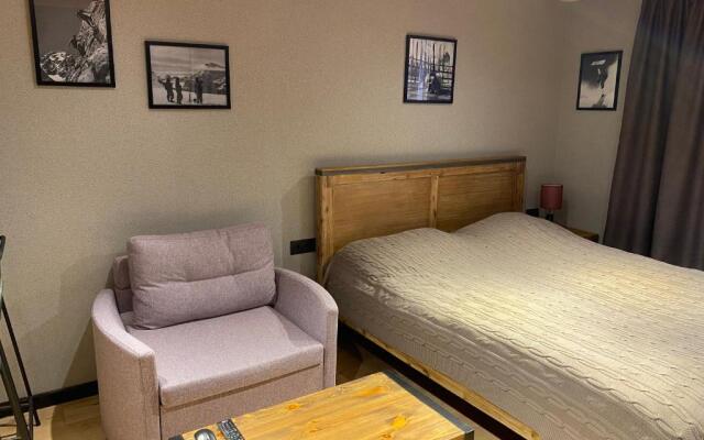 Atrium Apt. 403