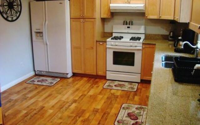 Climbing Bear Creekside Cabin