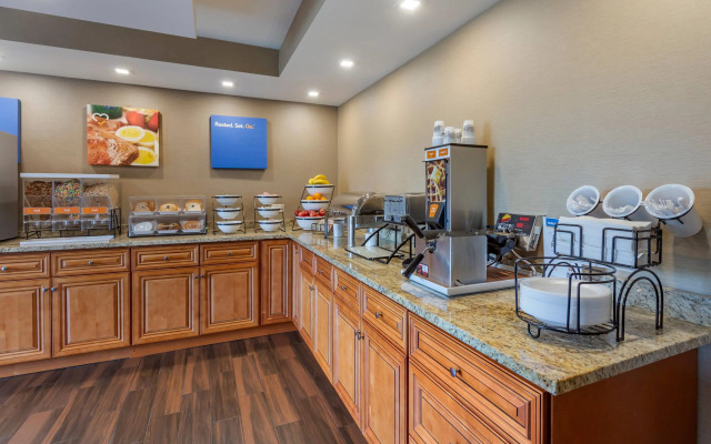 Comfort Inn & Suites Rochelle - DeKalb