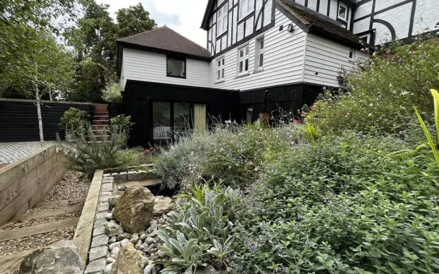 The Crooked Gate - Luxury Romantic Getaway