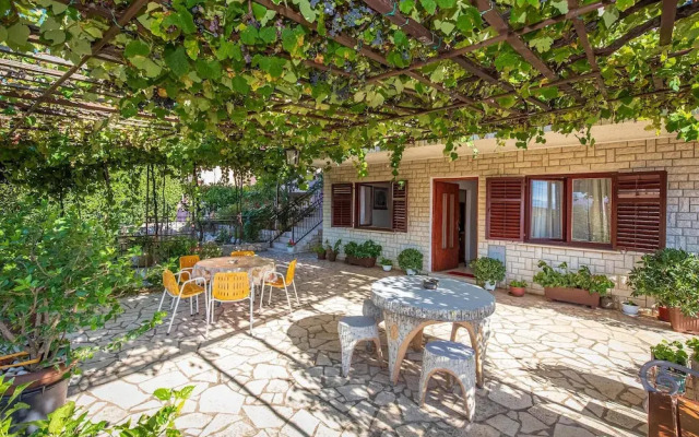 Beautiful apartment in Novi Vinodolski w/ 2 Bedrooms