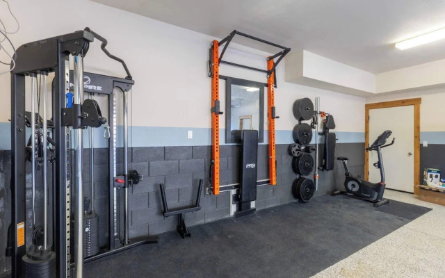 The Elevator House Sleeps 10!