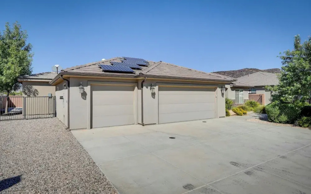Hurricane Getaway w/ Private Pool, Mtn Views!