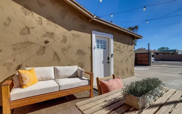 Charming Chandler Retreat w/ Furnished Patio!