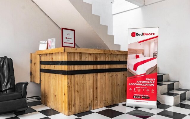 RedDoorz near Universitas Medan Area 2