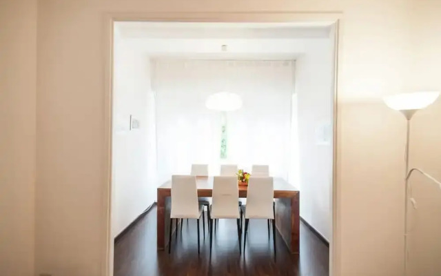 Spacious Apartment in Rome near Sea