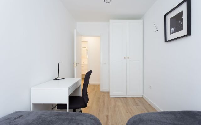 HomeLike Moderm Center Apartment