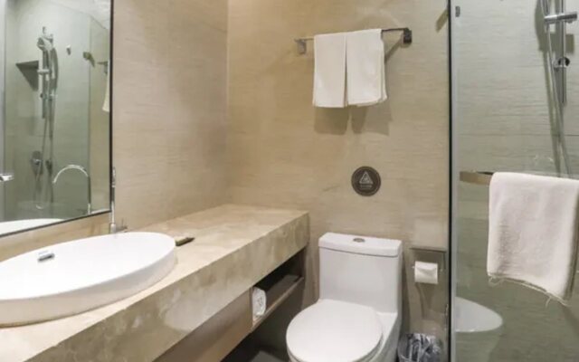 Homeinn Plus Hotel (Weihai Railway Station Hanlefang Pedestrian Street)