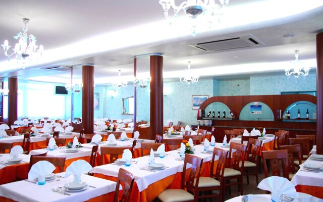 Hotel Holiday