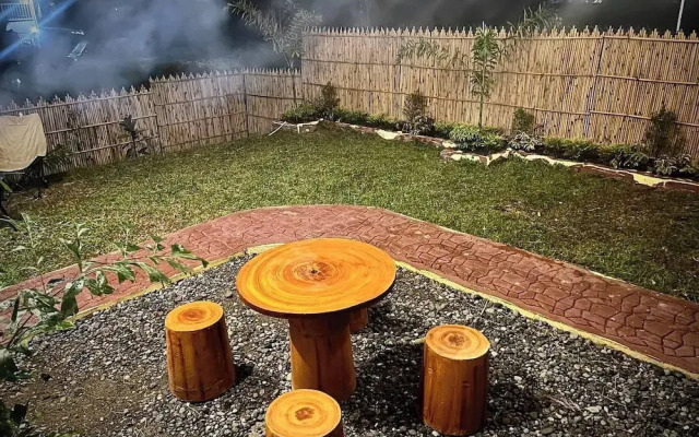 Bloomstone Urban Chill Cabin