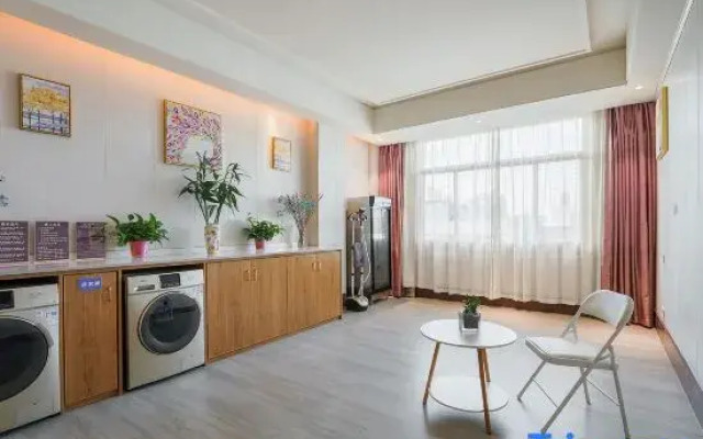 Yongkang Fengqi E-sports Hotel (Baolong Plaza)