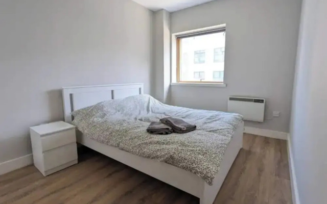 Bright 2BD Flat With Private Balcony - Dublin