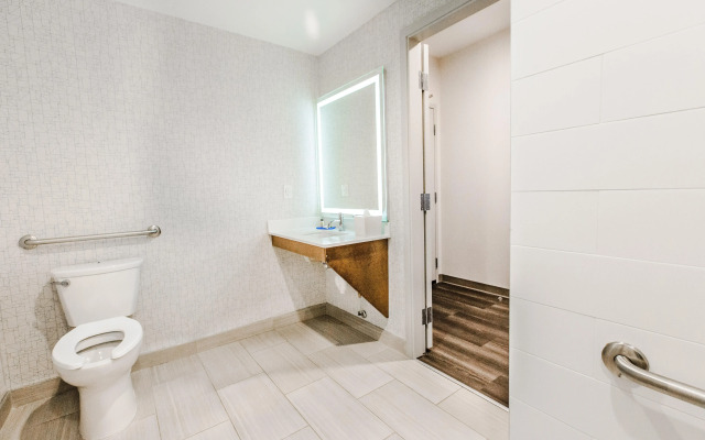 Holiday Inn Express & Suites West Edmonton - Mall Area by IHG