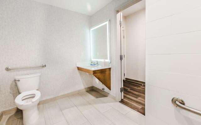 Holiday Inn Express & Suites West Edmonton - Mall Area by IHG