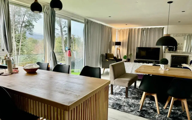 Casa familiar en el bosque