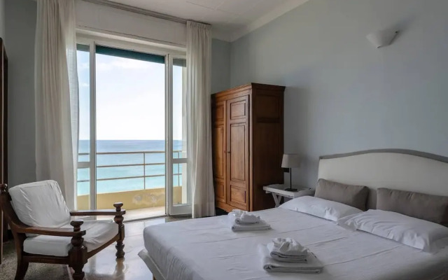 Altido Fronte Mare a Varazze