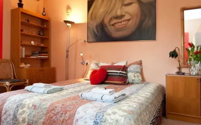 Xaviera Hollanders ''Happy House Bed & Breakfast''