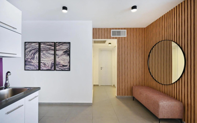 Designed 3BR in Frishman 15 by HolyGuest