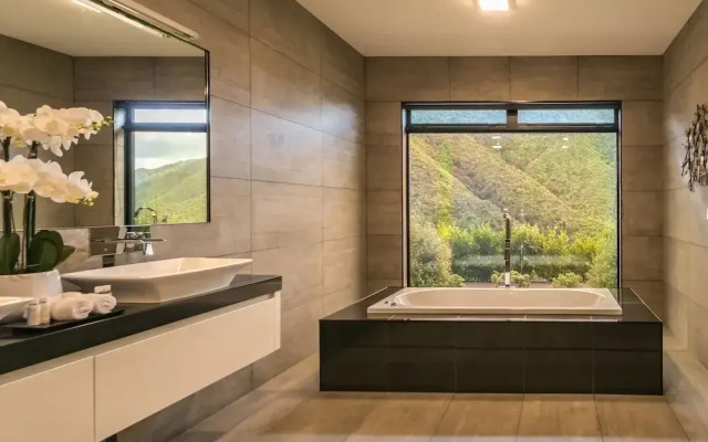 Luxury Villa 5 Bedrooms