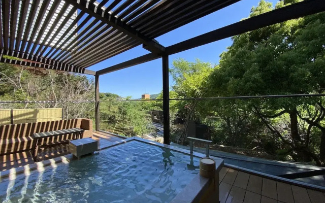 Yugawara Onsen Ashikari Ryokan