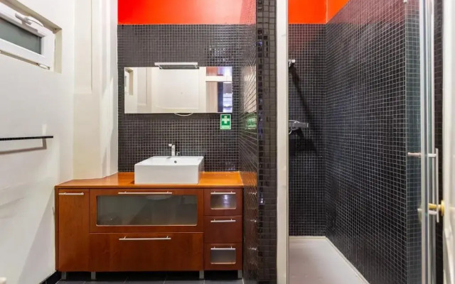 Bright 2 bedroom Apt 100m from Av. Liberdade