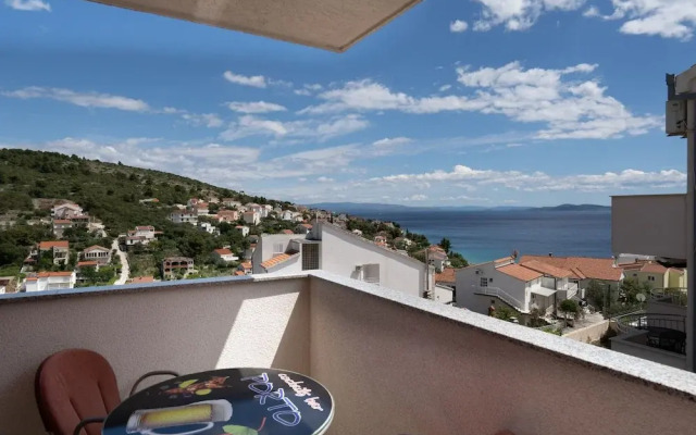 Modern Apartment in Okrug Gornji With Swimming Pool