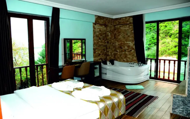 Hill River Hotel