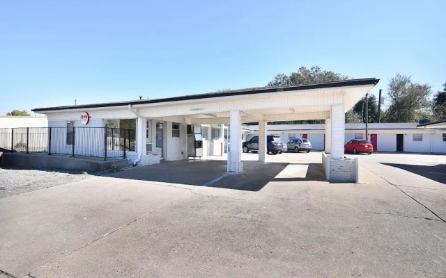 OYO Hotel McAlestar OK S Main St