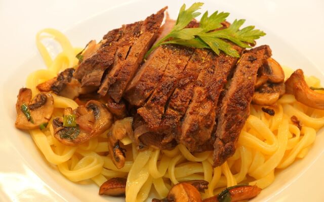 Warias Hotel & Restaurant