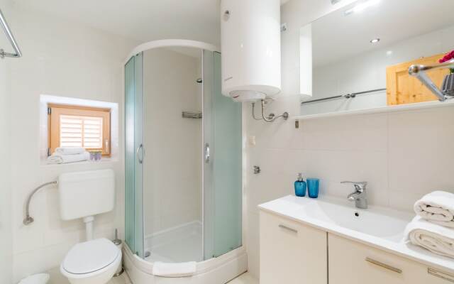 DeAmicis Studios by Irundo