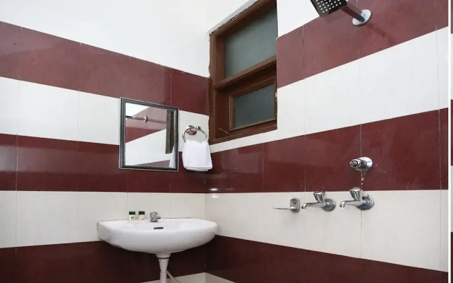 OYO 9661 Hotel Victoria Palace