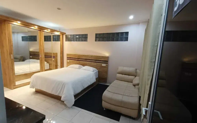 Karana Guesthouse Syariah Bandung & Luang Cafe