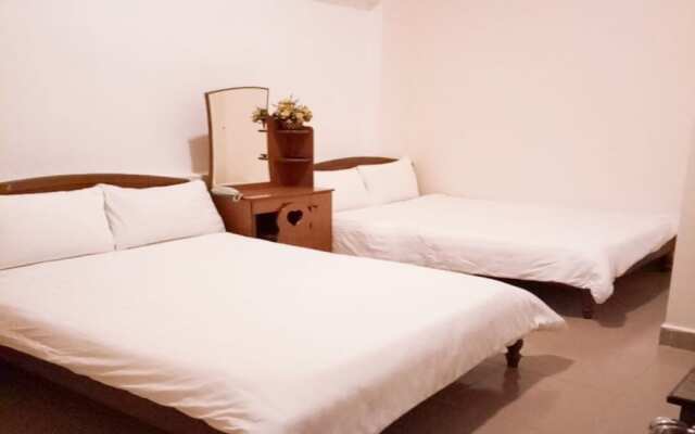 Quang Chien Hotel by Zuzu