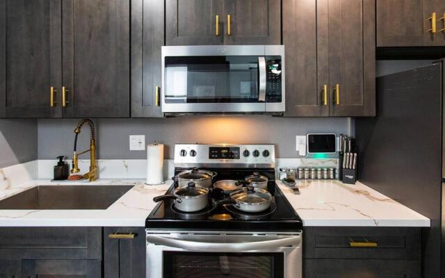 Professionals-restaurants-fastwifi-a C-desk- Pets