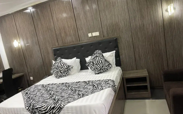 AA Hotel & Suites