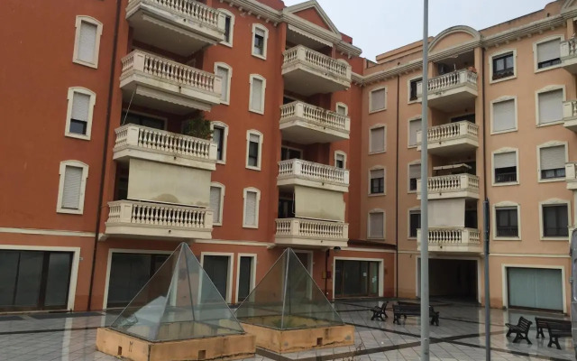 Via Acquedotto n. 66, Condominio "Le Piramidi"