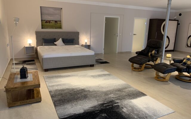 Apartment Ahsbahs Suite near Airport