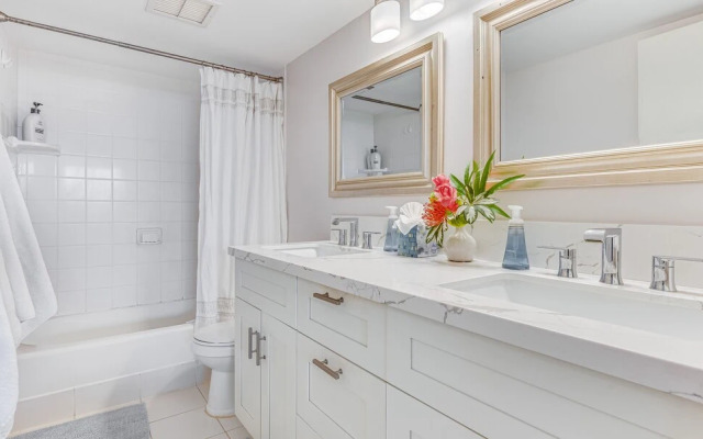 Hale O Kalani 2 Bedroom Condo by RedAwning