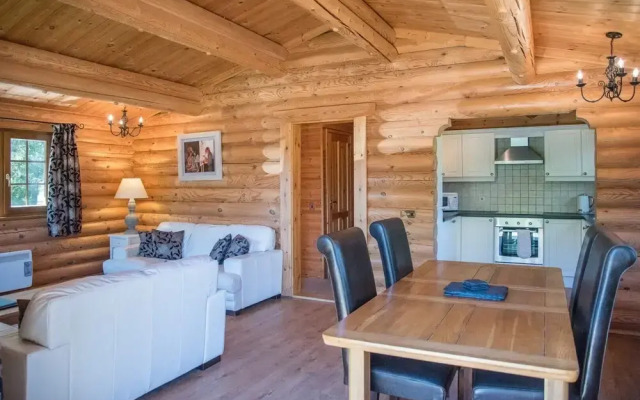 Ash Lodge With Hot Tub, Kingfishers