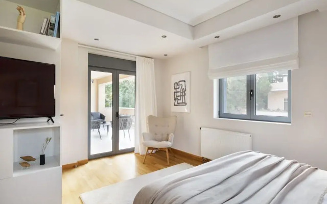 Eos Urban Villa by UPSTREET