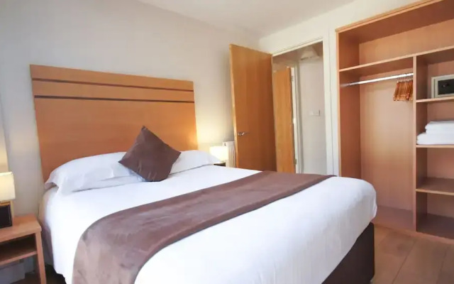 Crompton House Apartments