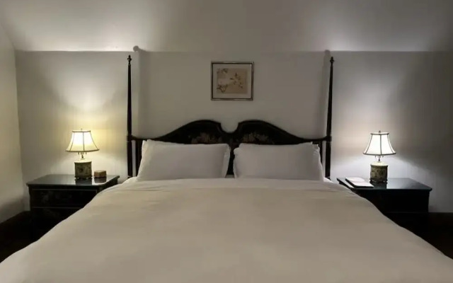 Frederick Stearns House Historic Inn